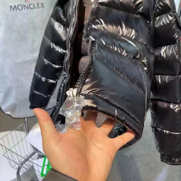 Moncler Puffer Coats & Jackets for Men - Picture 6 of 8